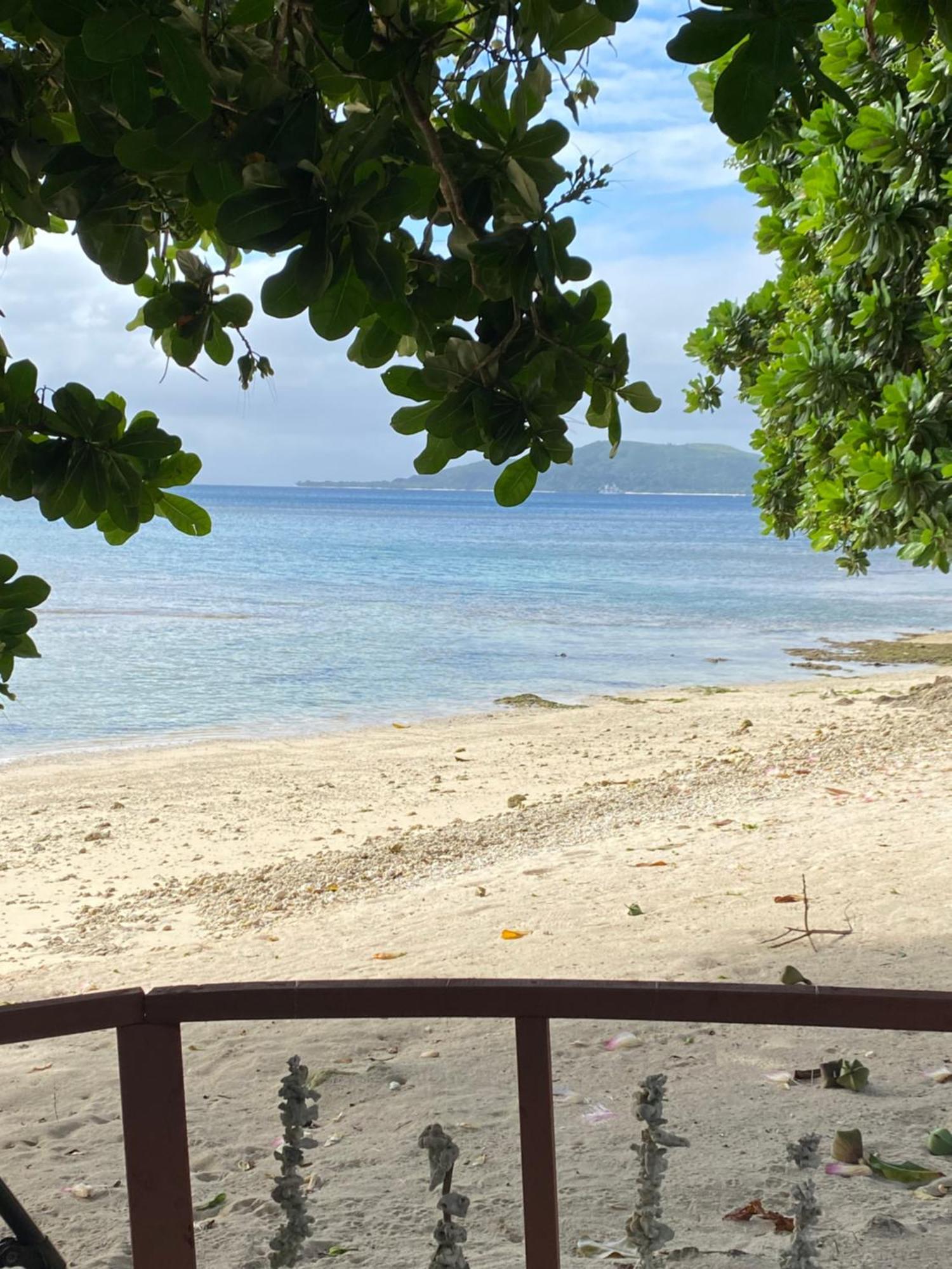Vatupau Beachfront Bungalows Port Vila Exterior photo